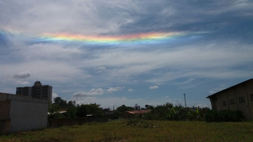 Meteorologista Homero Haymussi explica colorido no céu