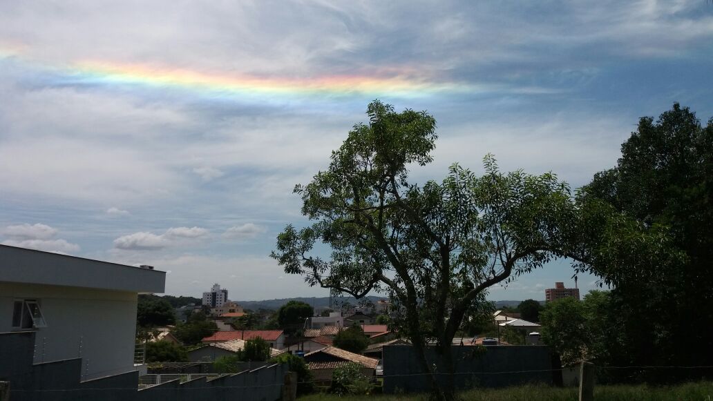 Meteorologista Homero Haymussi explica colorido no céu