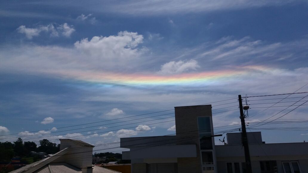 Meteorologista Homero Haymussi explica colorido no céu