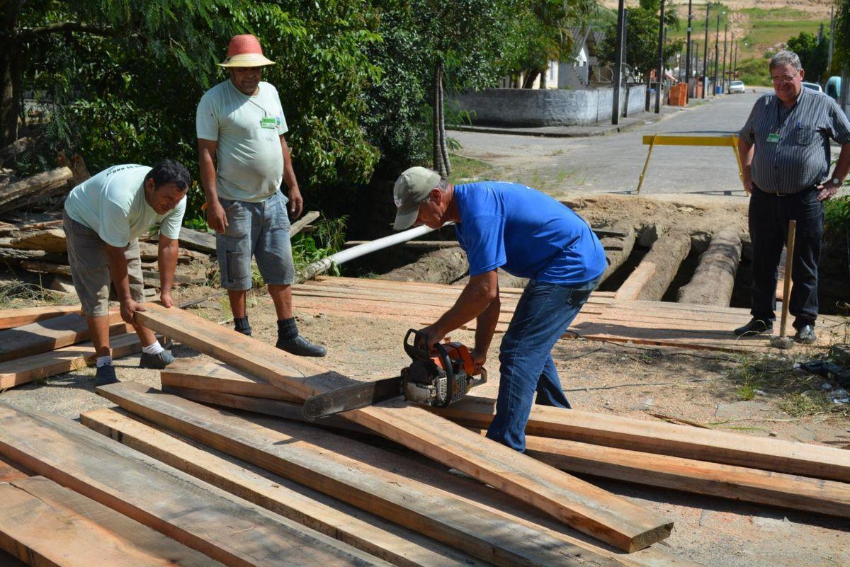 Prefeitura restaura ponte no bairro Maccari em Morro da Fumaça