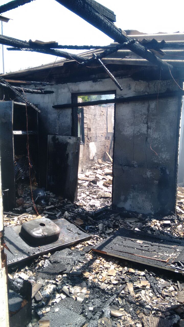 Casa de suspeito de homicídio é incendiada