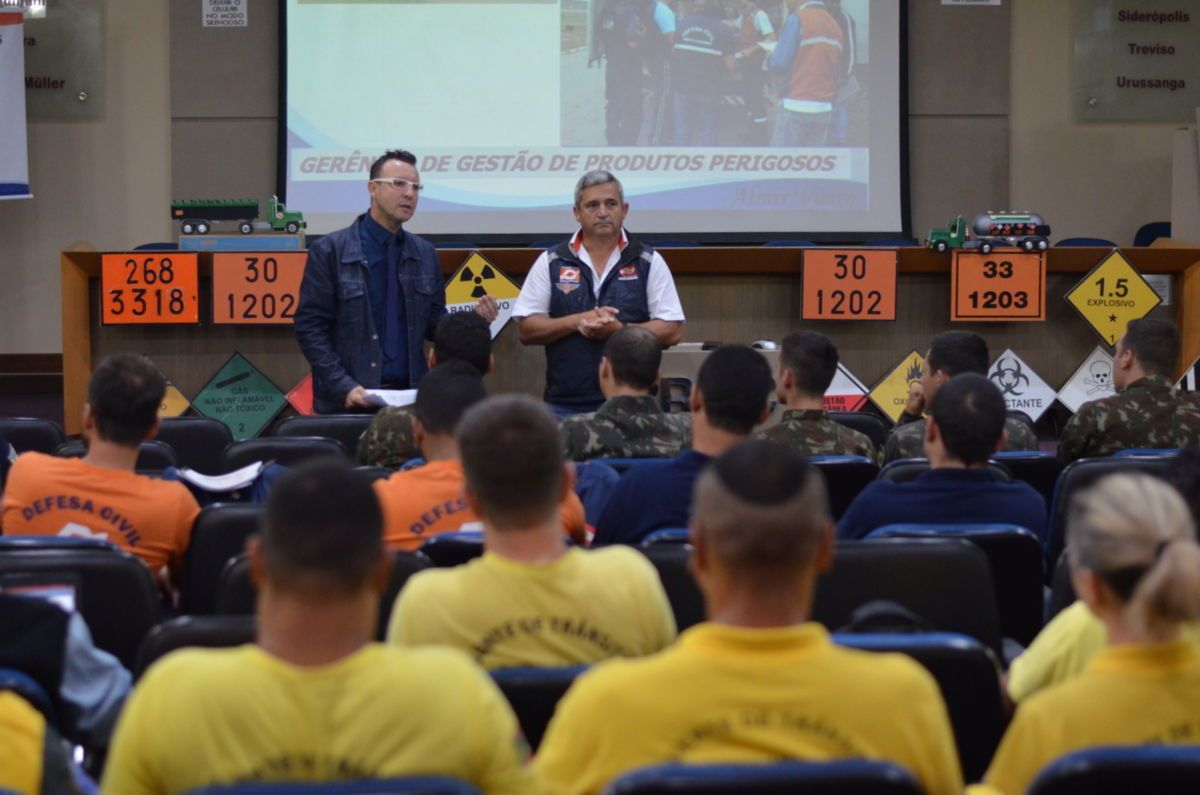 Defesa Civil da Amrec passa por treinamento de transporte de cargas perigosas