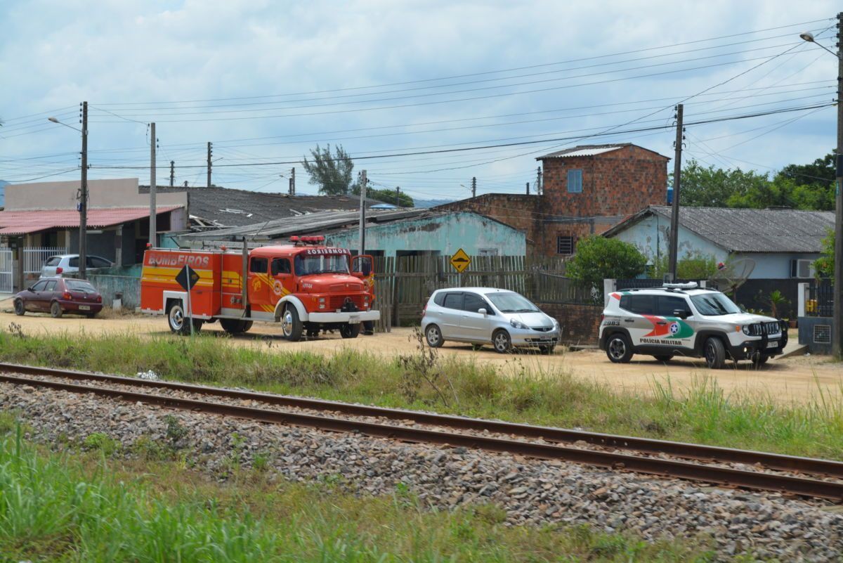 Fogo destrói “rancho” na Rua Nicolau João de Souza