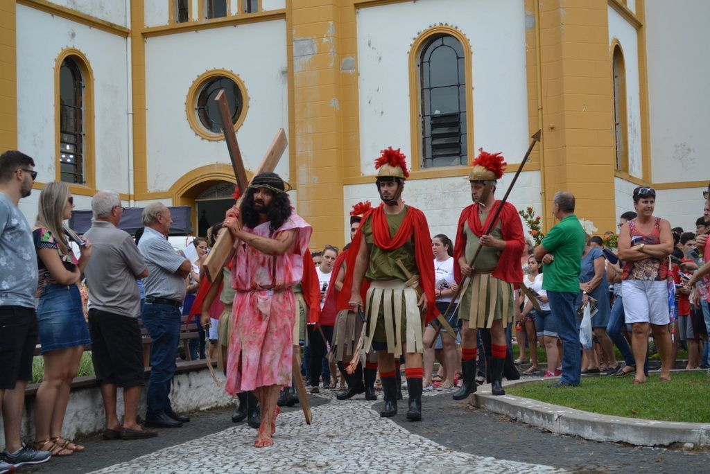 Procissão da Via Sacra marca Sexta-Feira da Paixão em Morro da Fumaça