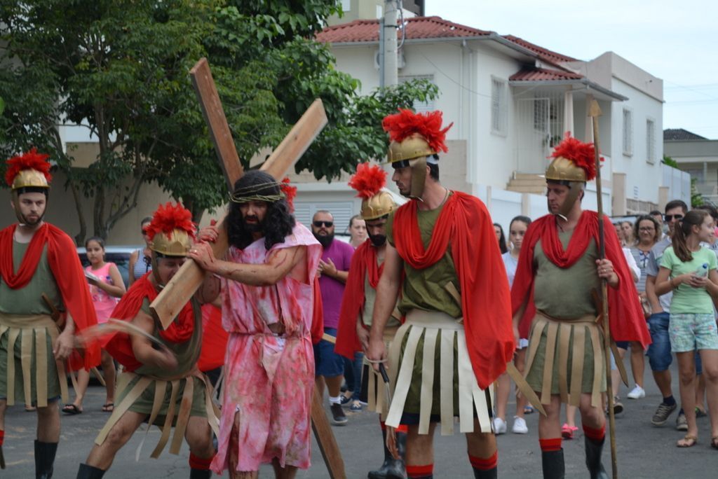 Procissão da Via Sacra marca Sexta-Feira da Paixão em Morro da Fumaça