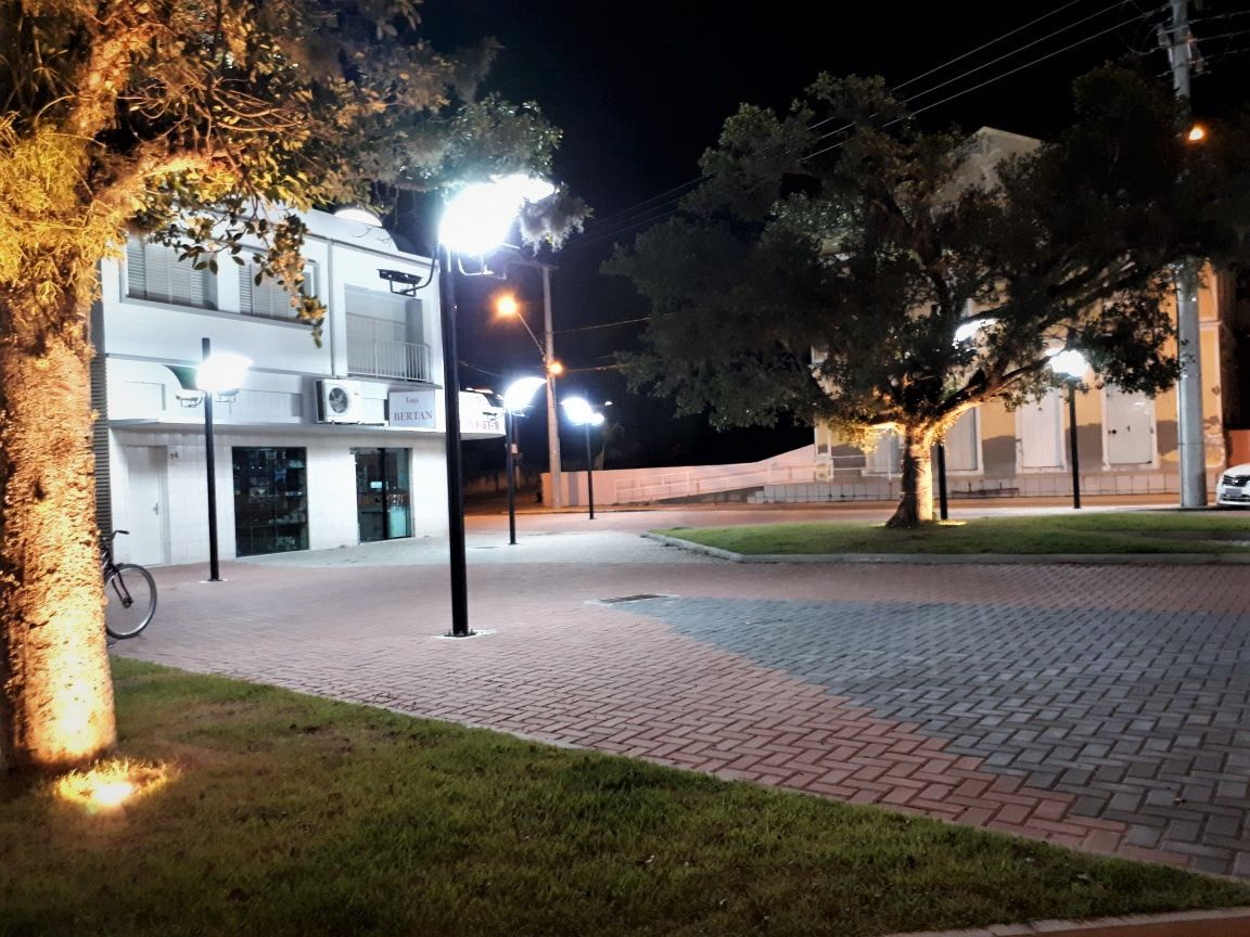 Praça Fernando Zanatta recebe iluminação em Morro da Fumaça
