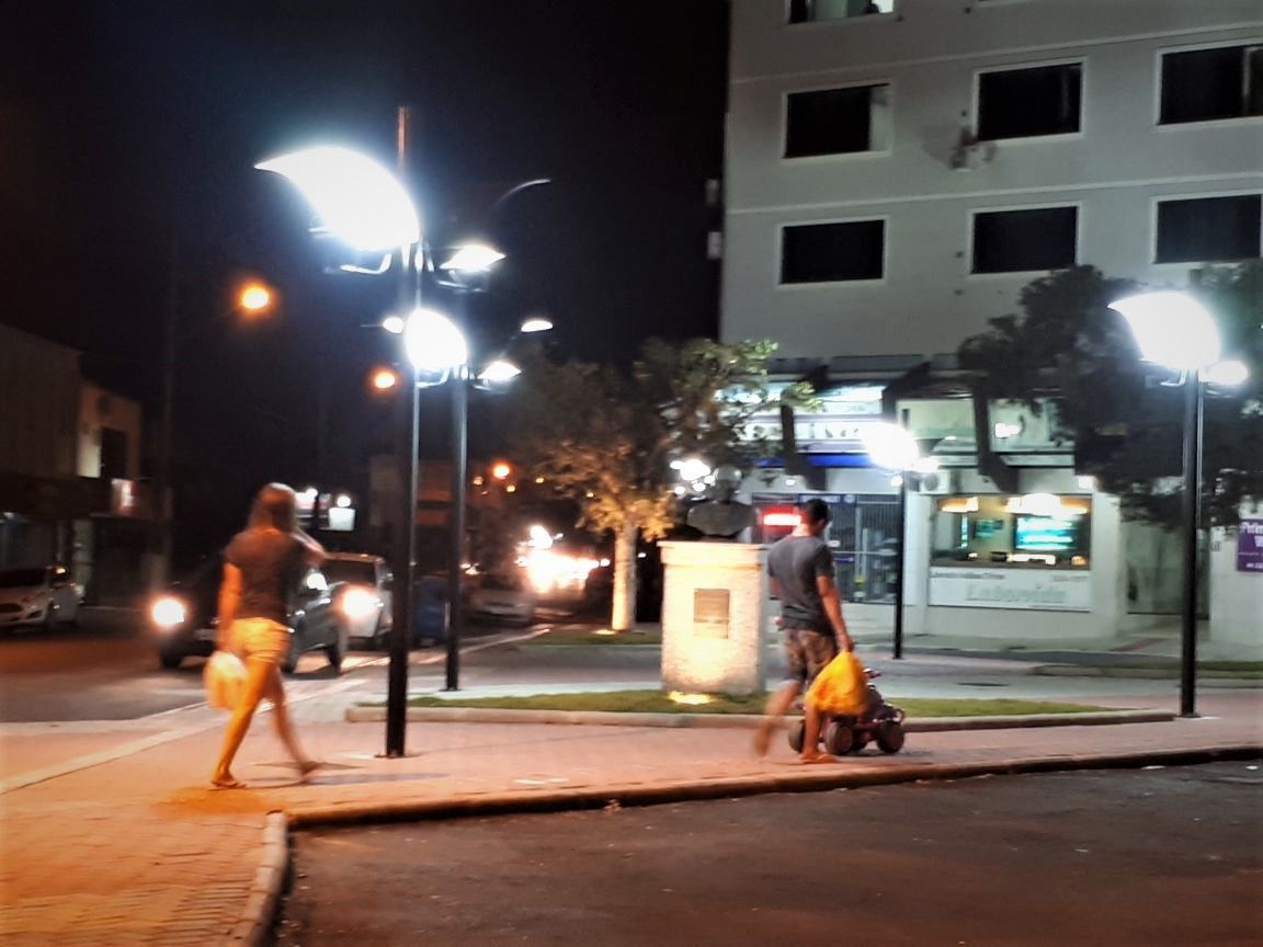 Praça Fernando Zanatta recebe iluminação em Morro da Fumaça