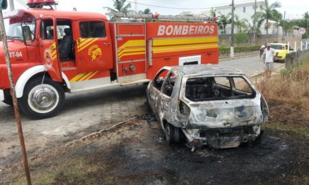 Carro pega fogo em Estação Cocal