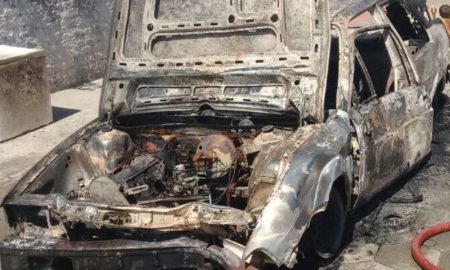 Carro é consumido pelo fogo no Naspolini