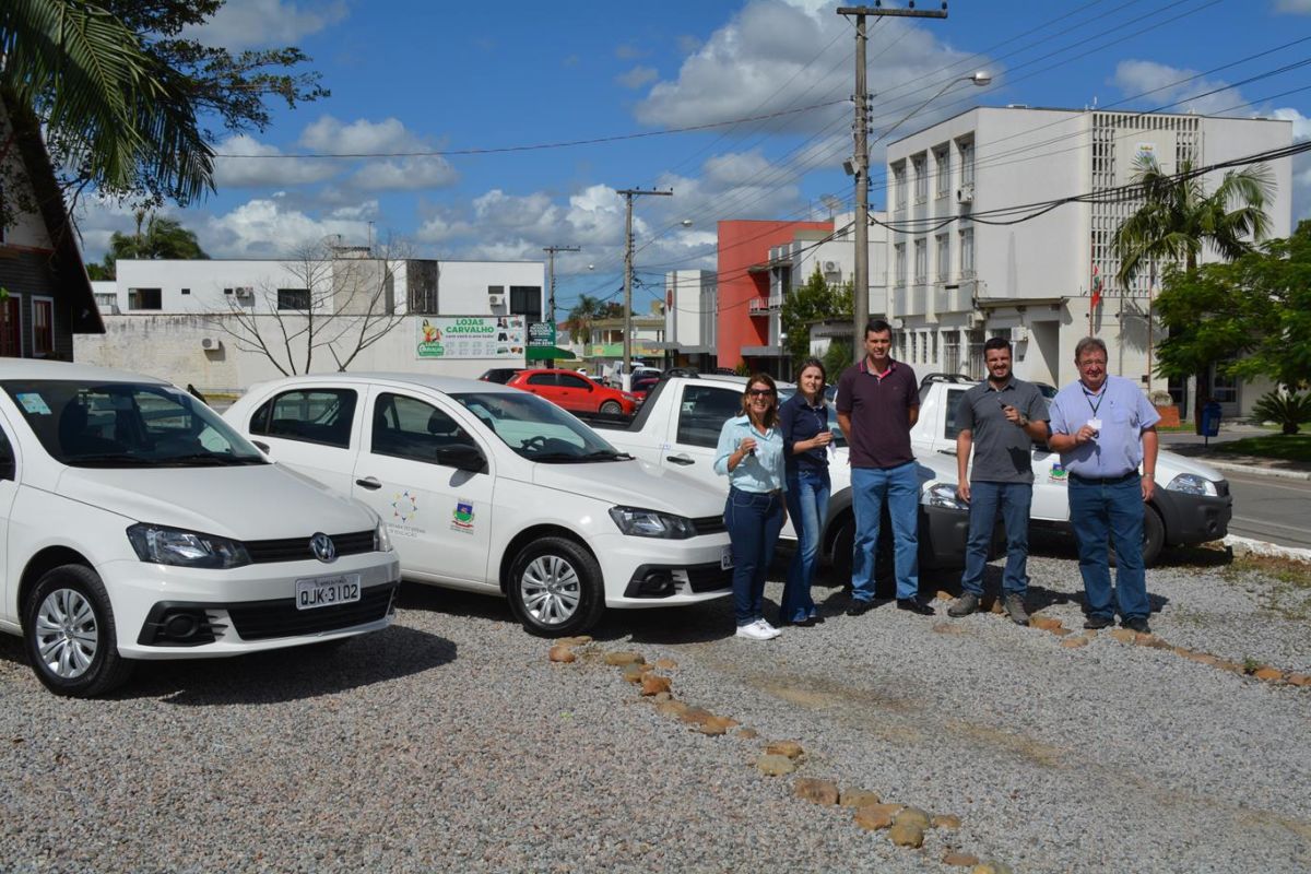 Novos veículos são entregues para as secretarias de Morro da Fumaça