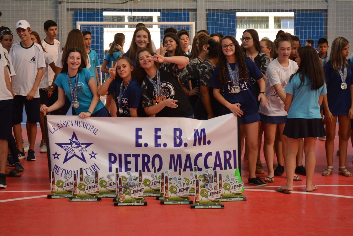 Campeões dos Jogos Escolares recebem premiação em Morro da Fumaça