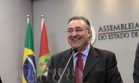 Raimundo Colombo deixa oficialmente o governo de Santa Catarina