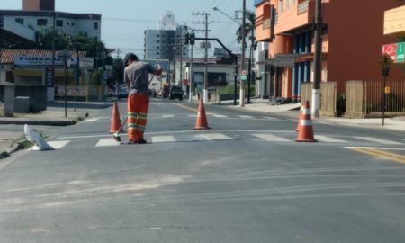 Faixas elevadas dão mais segurança a motoristas e pedestres da rua Emílio Frasson