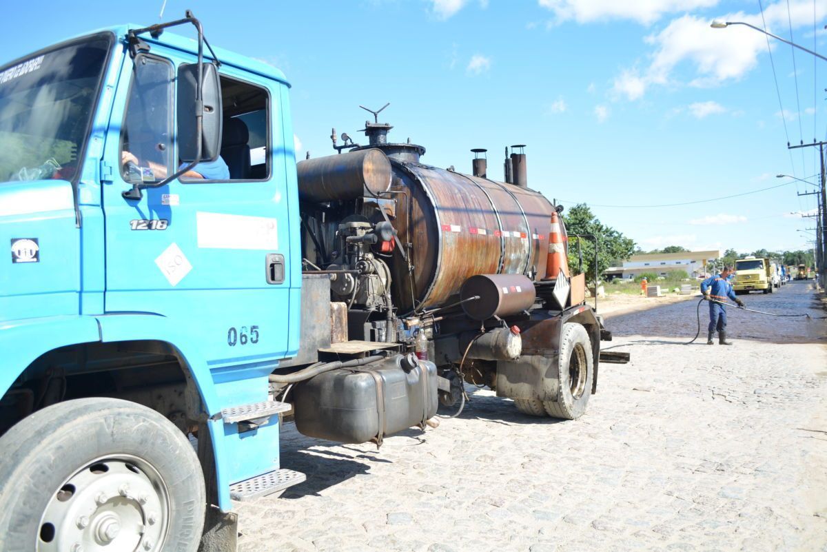 Governo Municipal inicia pavimentação asfáltica de trecho crítico da rua João de Rochi