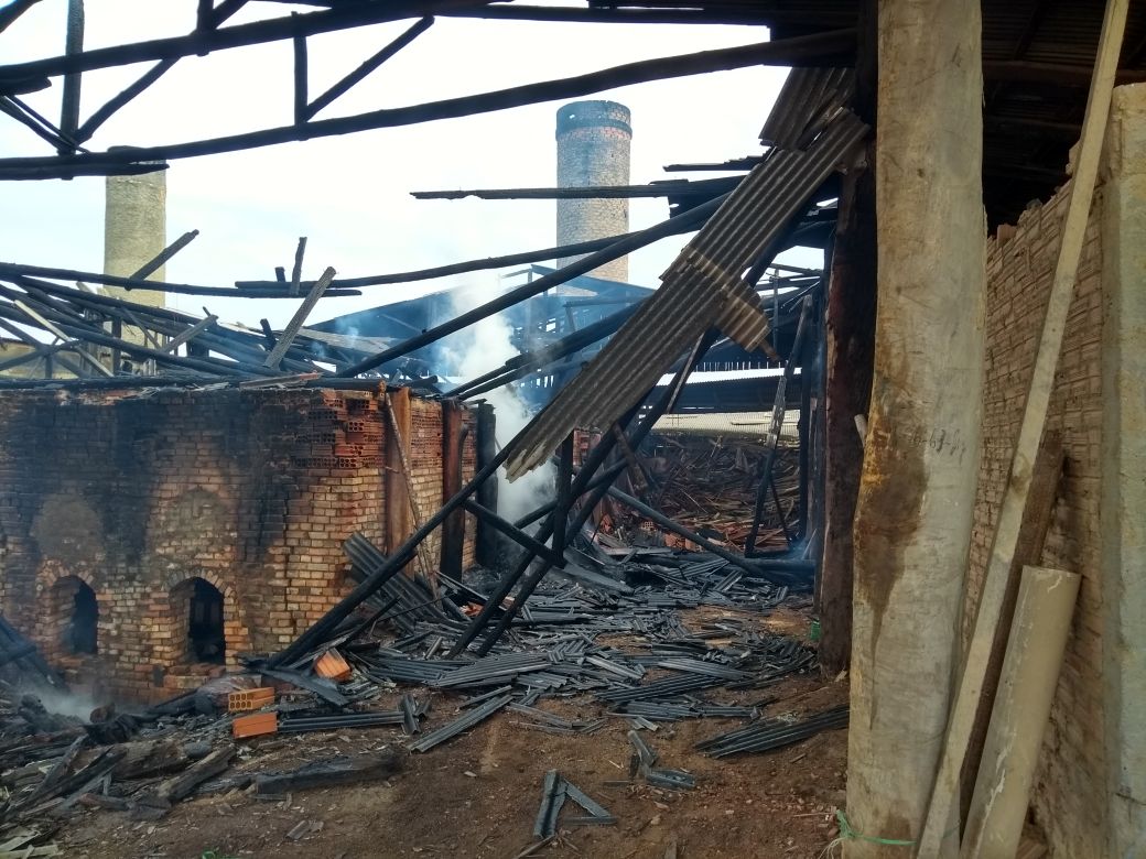 Olaria é atingida por incêndio em Morro da Fumaça