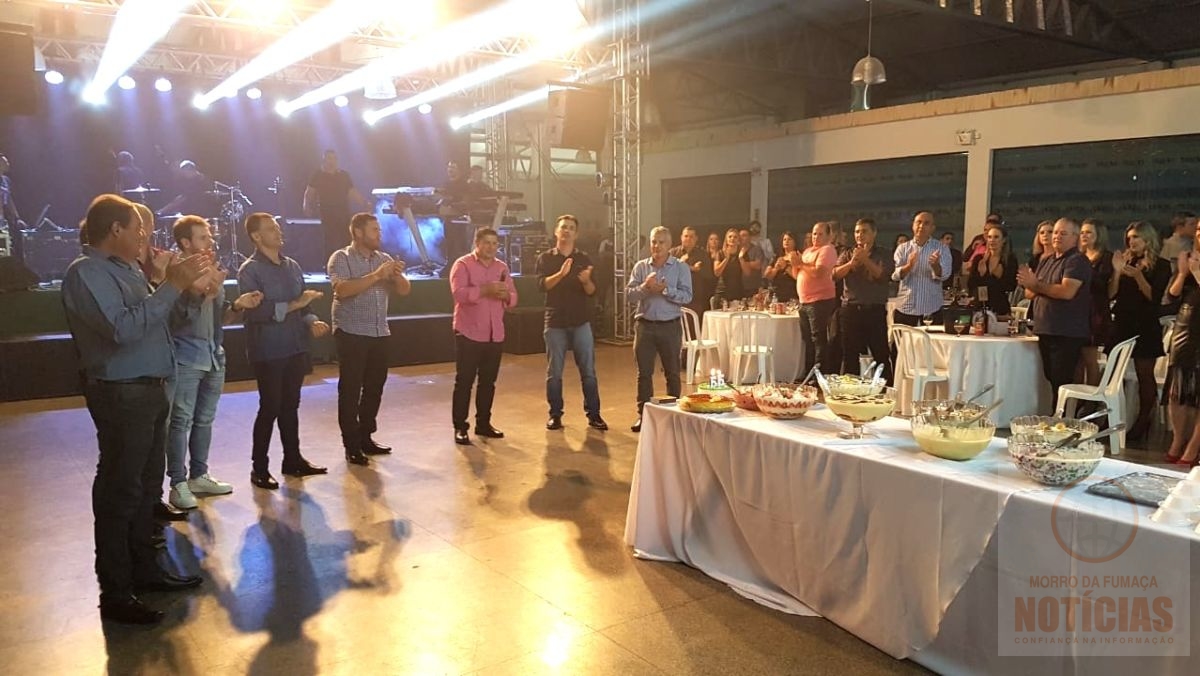 Rui Barbosa comemora 55 anos com jantar dançante