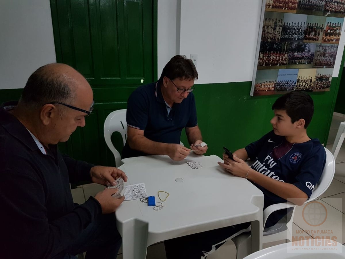 Copa do Mundo: Torcedores trocam figurinhas na sede do Rui Barbosa