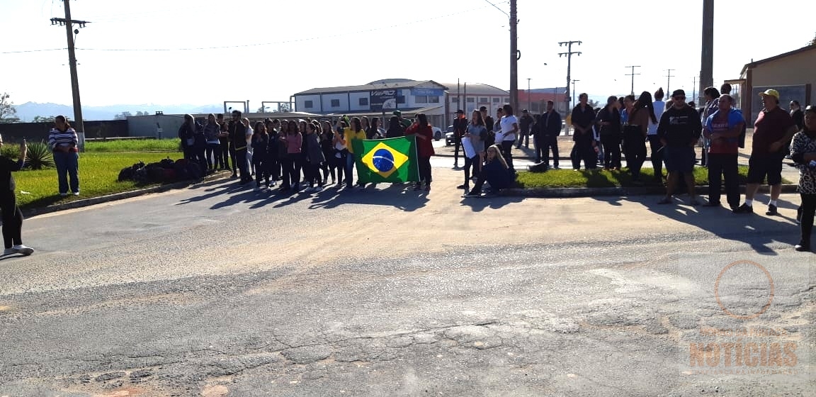 Acesso a Morro da Fumaça é fechado em apoio aos caminhoneiros