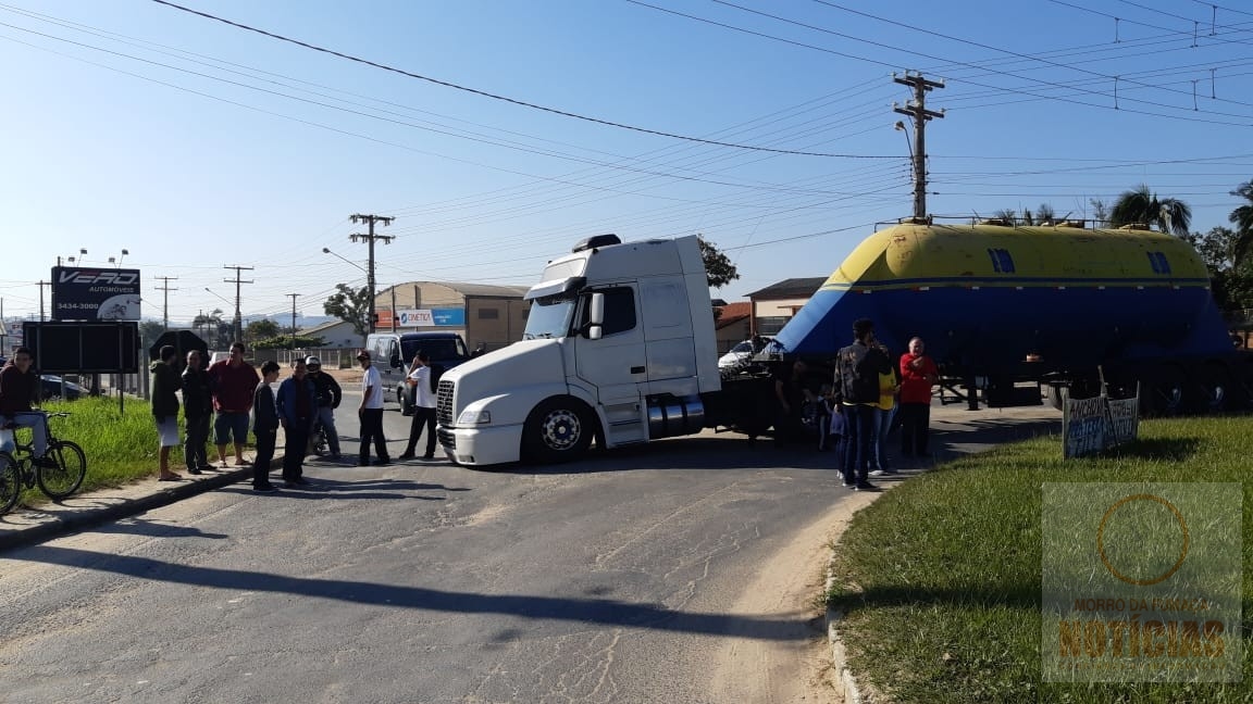 Acesso a Morro da Fumaça é fechado em apoio aos caminhoneiros