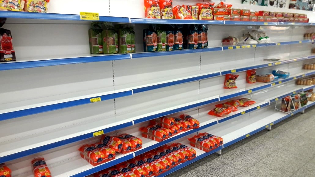 Supermercados mantém estoque, mas começam a faltar itens nas prateleiras