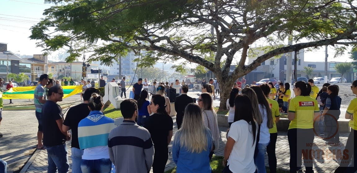 Em Morro da Fumaça, manifestantes vão às ruas e pedem intervenção