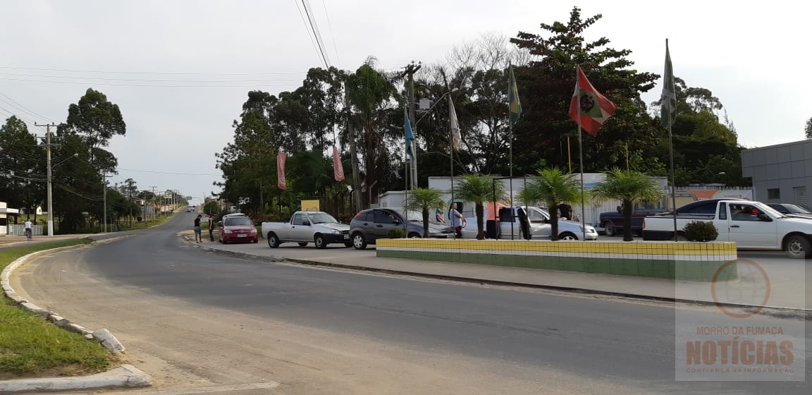 Combustível nem chegou, mas motoristas já fazem fila em Morro da Fumaça