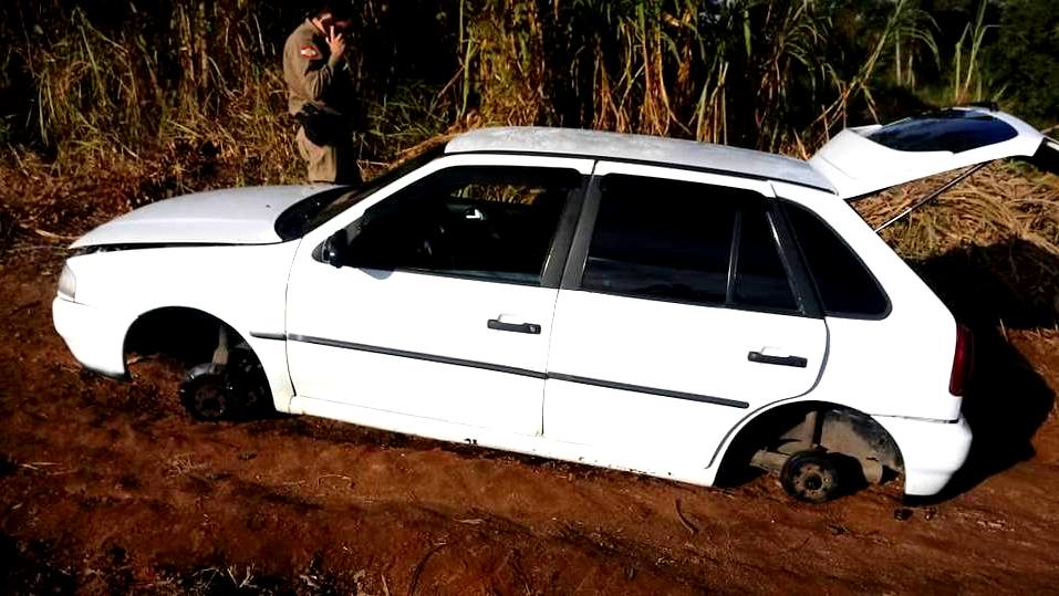 Polícia Militar recupera veículo furtado
