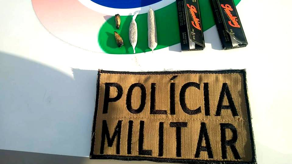 Polícia Militar apreende droga durante abordagem