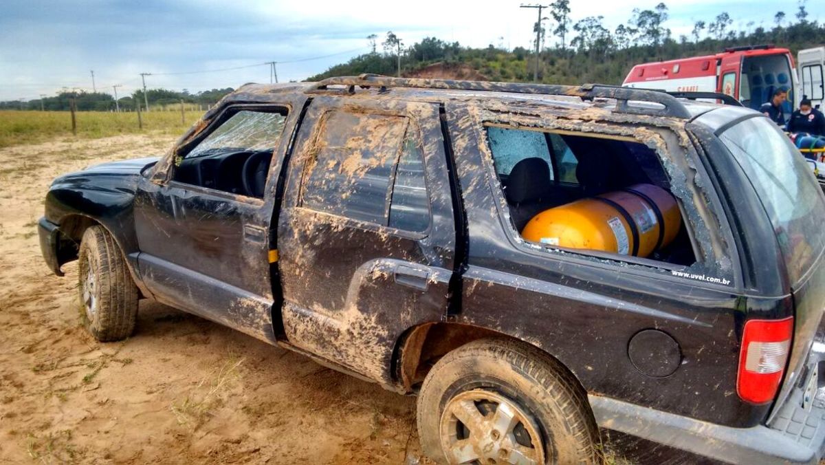 Corpo de Bombeiros atende capotamento no Olho d’ Água