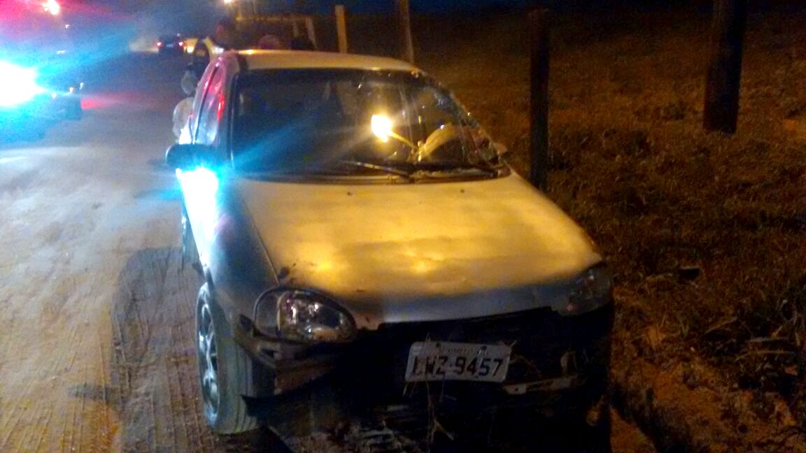 Motorista desvia de caminhão para evitar acidente e atinge barranco