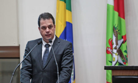 Deputado Rodrigo Minotto condena fechamento de vagas nos Cedup’s