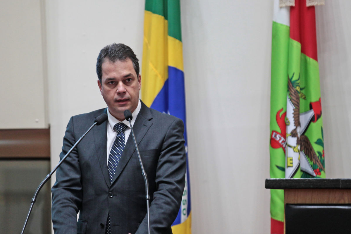 Deputado Rodrigo Minotto condena fechamento de vagas nos Cedup’s