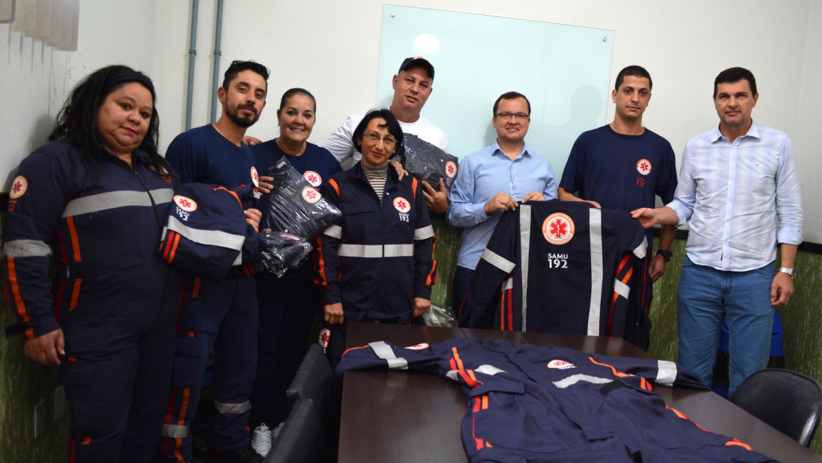 Município entrega novos uniformes aos profissionais do Samu