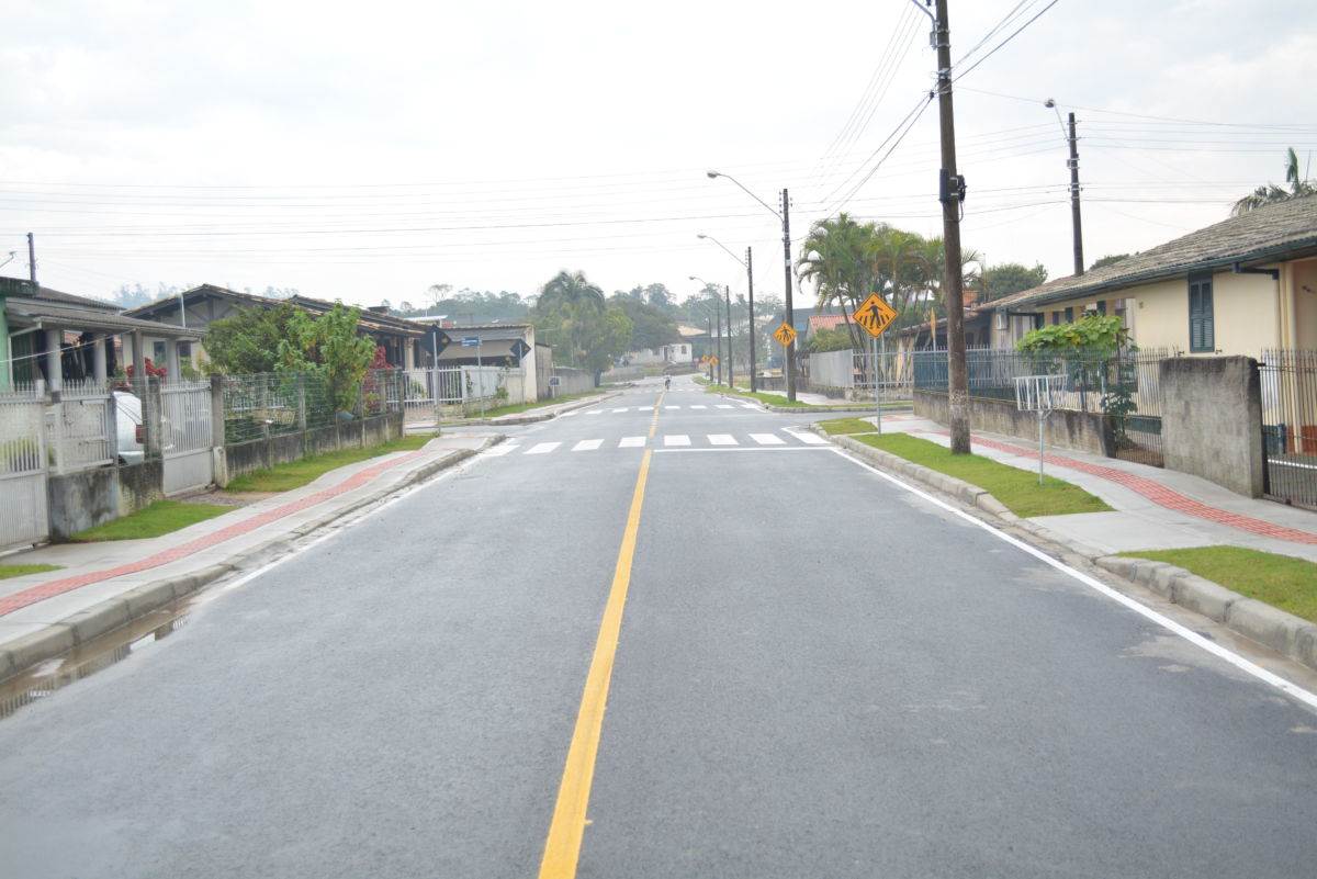 Concluídas, pavimentações já beneficiam moradores do bairro De Costa