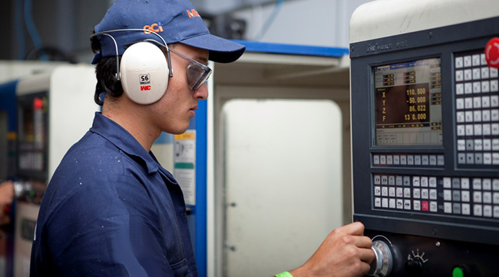 SENAI oferece curso de operação e programação de torno CNC