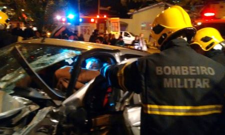 Carro e trem colidem no centro de Morro da Fumaça