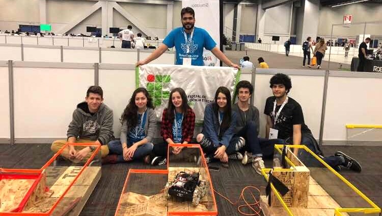 Estudante fumacense participa de competição de robótica no Canadá
