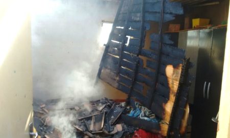 Incêndio destrói residência no Bairro Naspolini