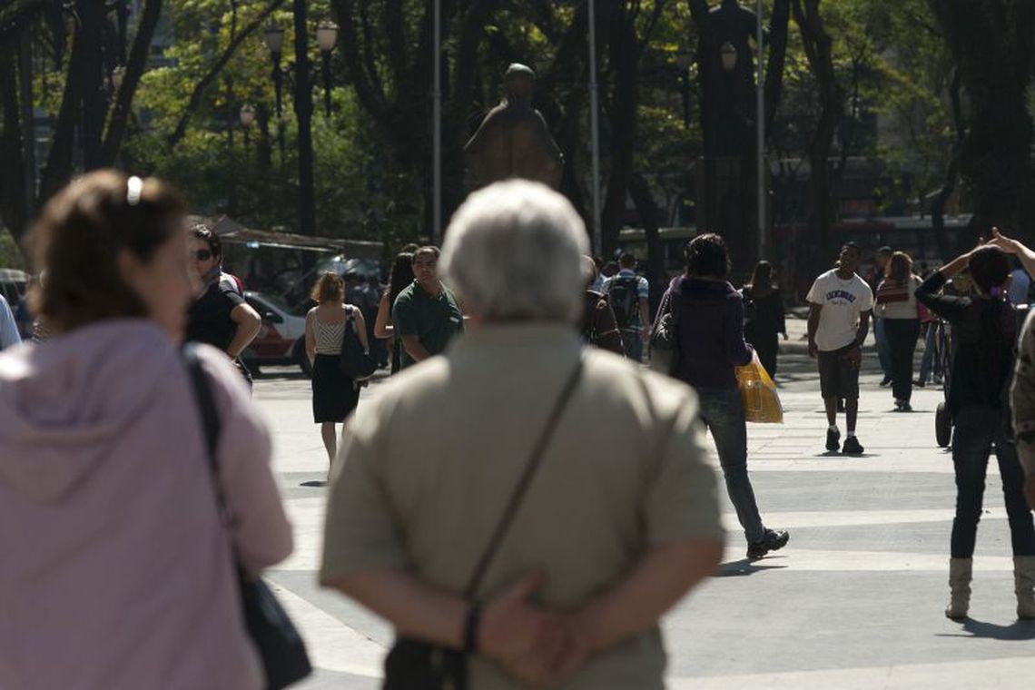 População brasileira deve chegar a 233,2 milhões em 2047, diz IBGE