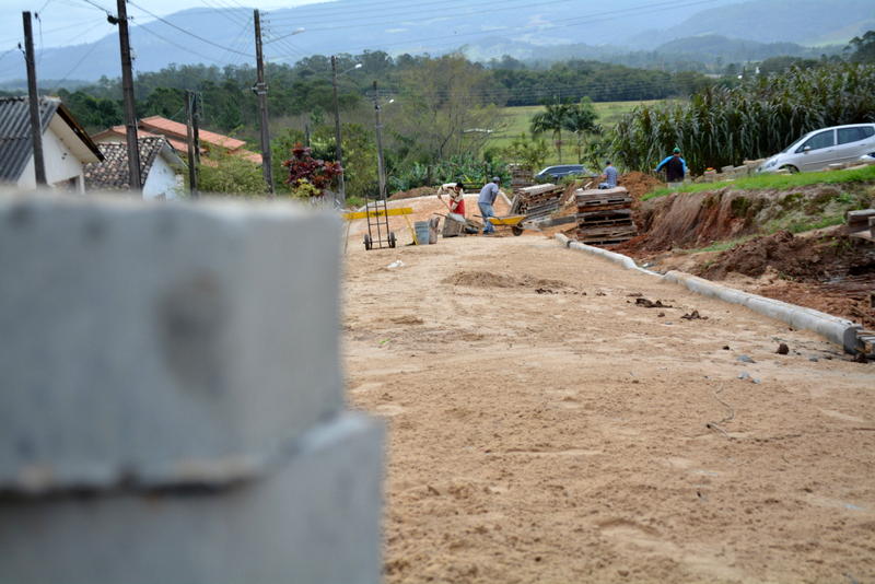 Rua de Mina Fluorita ganha lajotas