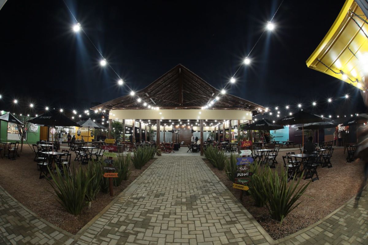 Gastronomia e estrutura do Container Food Park agradam visitantes