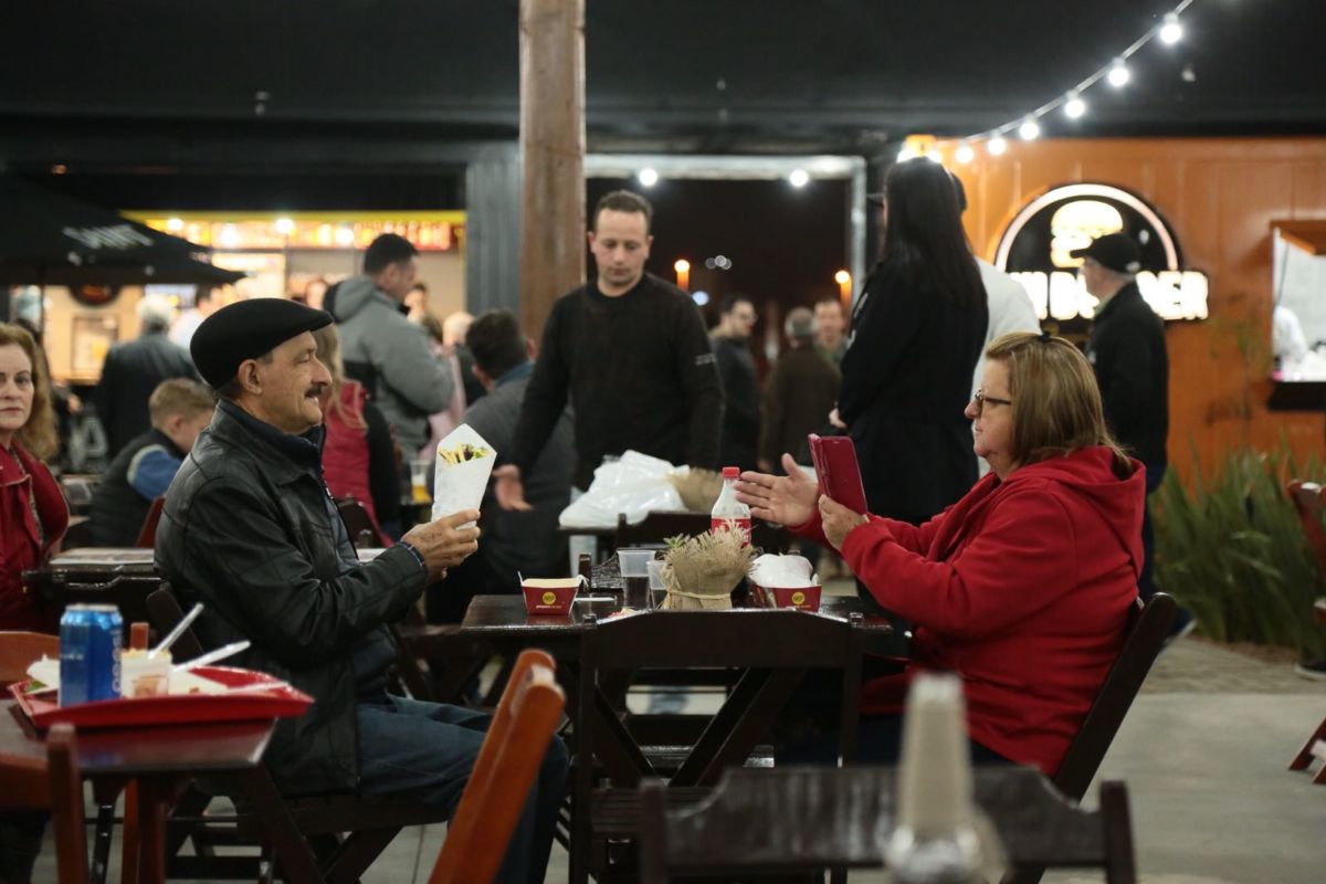 Gastronomia e estrutura do Container Food Park agradam visitantes
