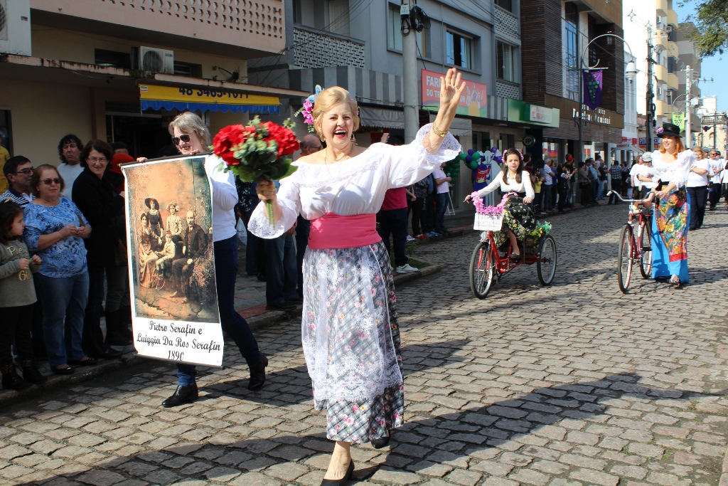 Festa do Vinho: Desfile enaltece a tradição e prepara Urussanga para acolher visitantes