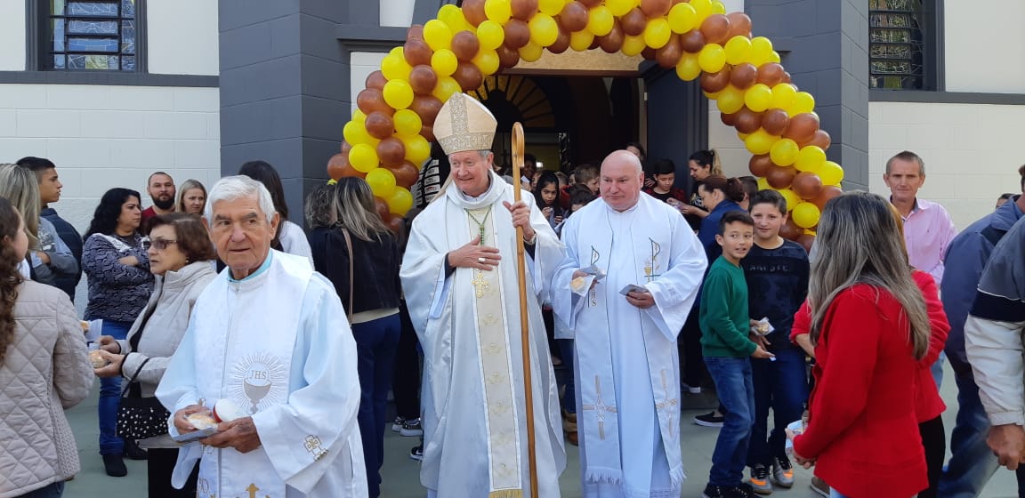 Missa e corte do bolo marcam os 60 anos de fundação da Paróquia São Roque