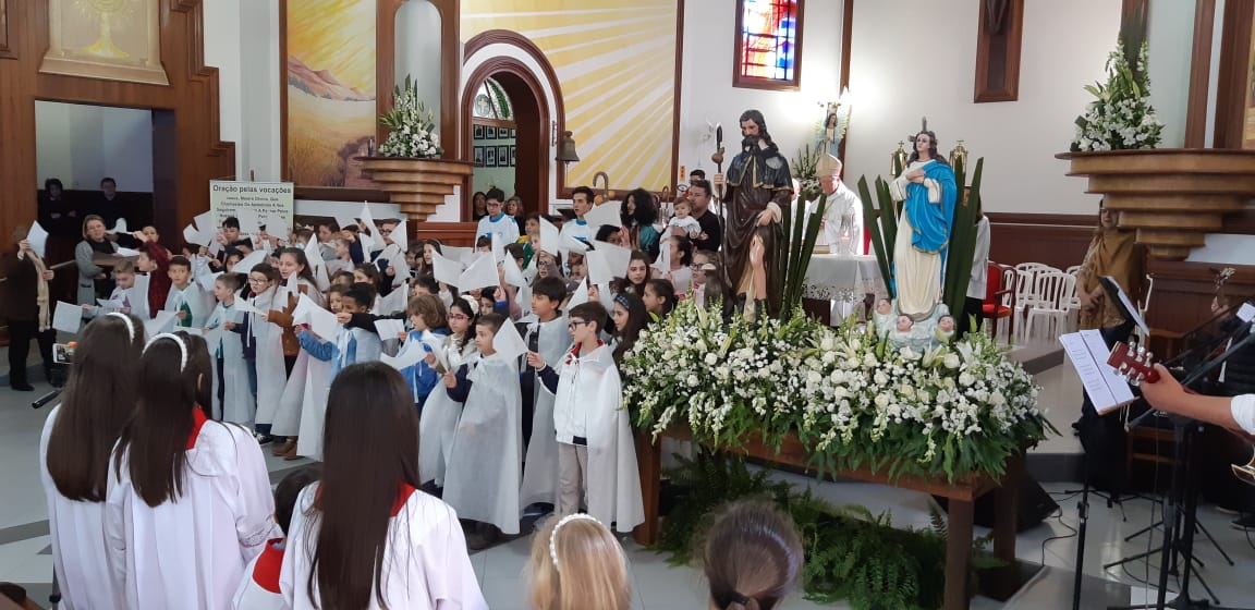 Missa e corte do bolo marcam os 60 anos de fundação da Paróquia São Roque