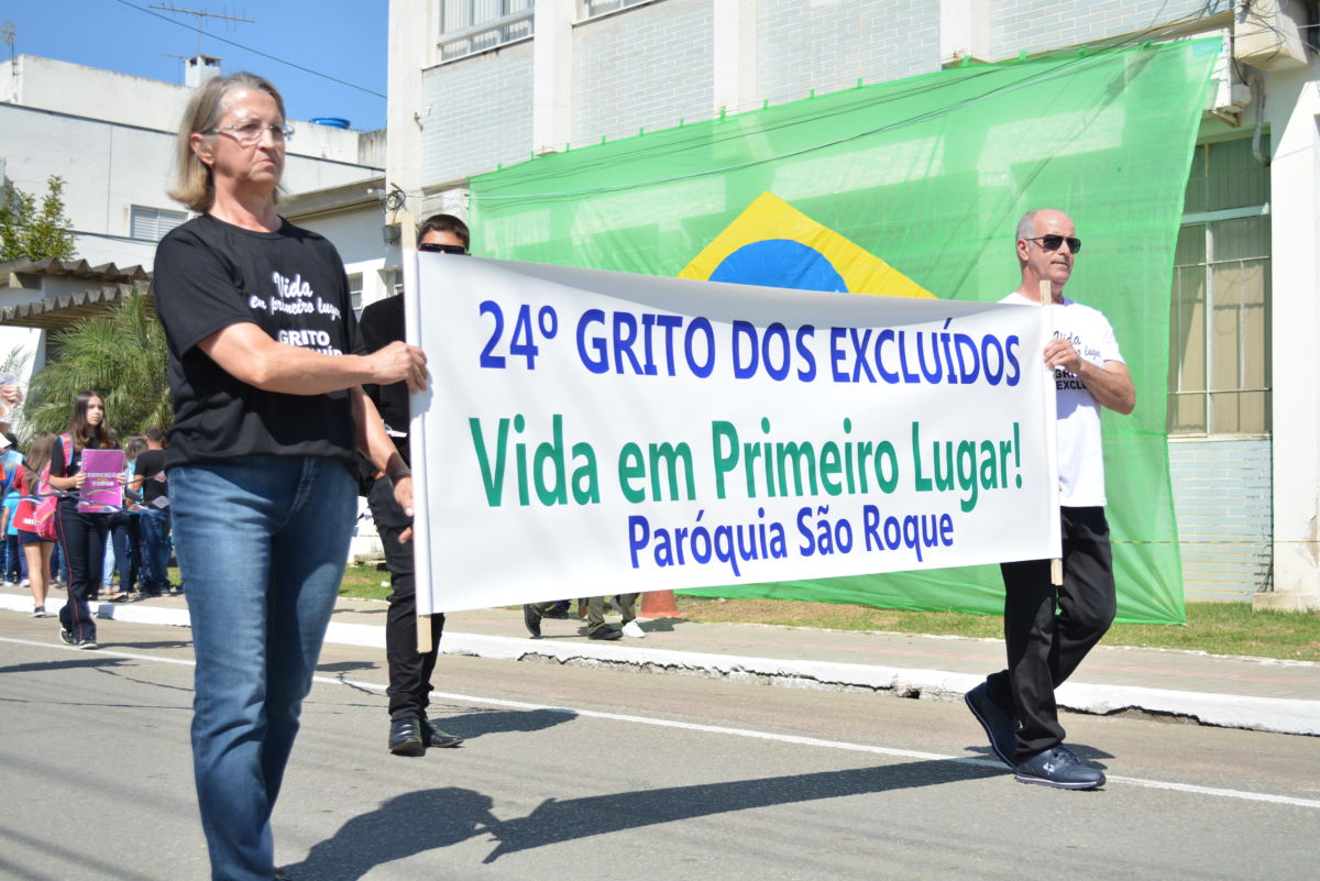Amor à Pátria e homenagens marcam o Desfile Cívico de Morro da Fumaça