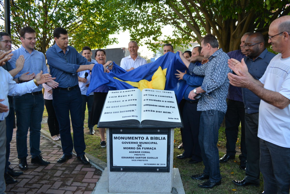 Monumento à Bíblia é inaugurado em Morro da Fumaça