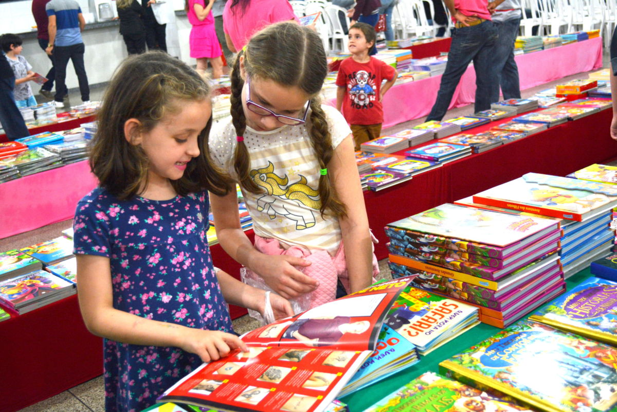 Morro da Fumaça abre 5ª edição da Feira da Livro