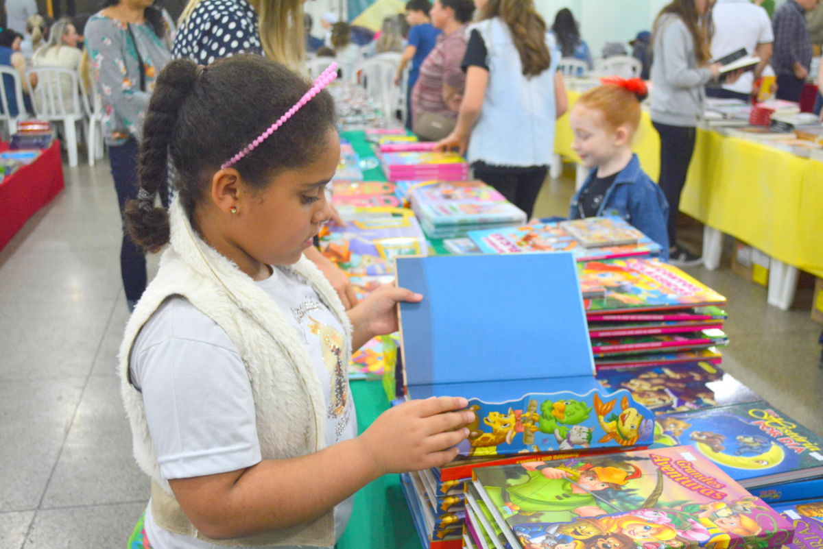 Morro da Fumaça abre 5ª edição da Feira da Livro