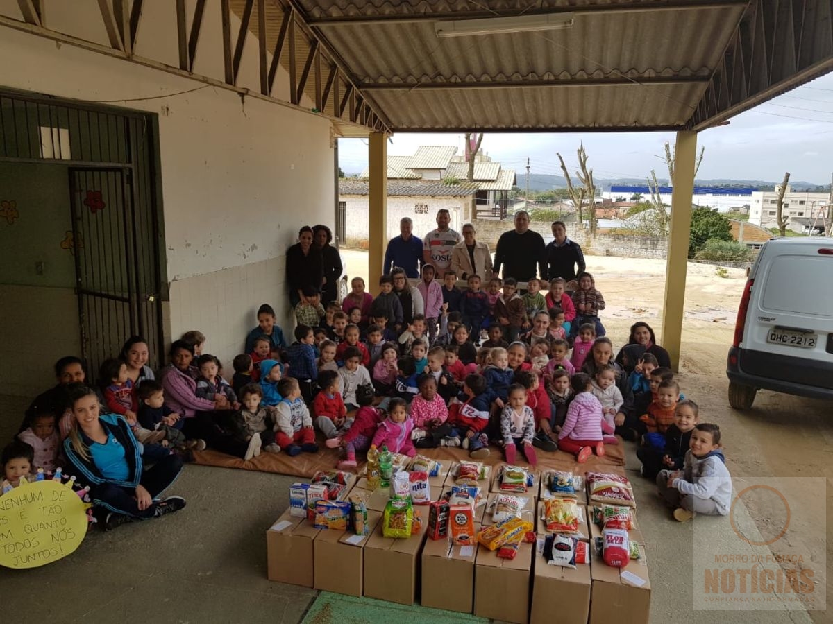 Profas recebe alimentos arrecadados no jogo do Rui Barbosa